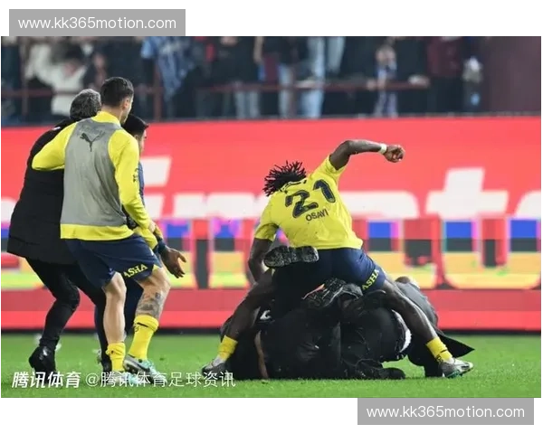激烈足球赛场冲突爆发全程打架视频引热议事件来龙去脉深度呈现